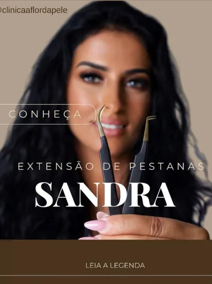 Sandra, especialista em extensão de pestanas na Clínica À Flor da Pele
